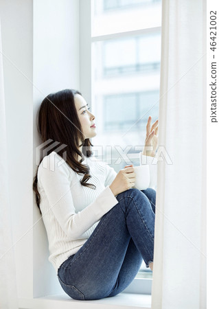 Young woman 46421002