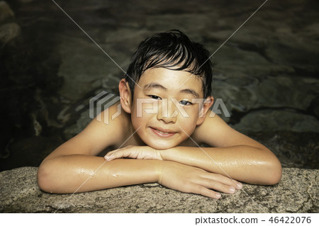 在天然溫泉中放鬆身心 46422076