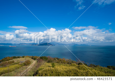 瀨戶內海取自香川縣贊岐市,於2018年12月拍攝於小豆島。 瀨戶內海取自香川縣贊岐市,於2018年12月拍攝於小豆島。 46423571