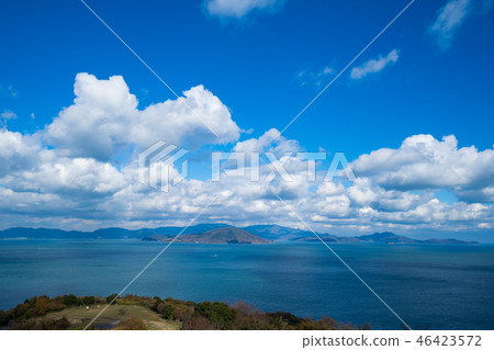 瀨戶內海取自香川縣贊岐市,於2018年12月拍攝於小豆島。 瀨戶內海取自香川縣贊岐市,於2018年12月拍攝於小豆島。 46423572