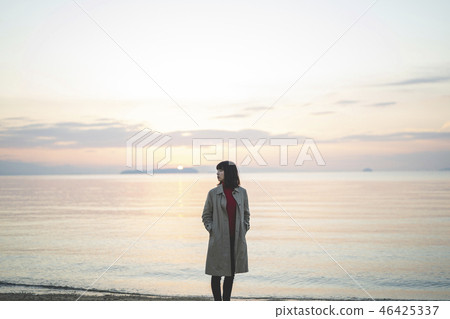 Evening sea woman 46425337