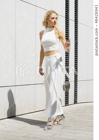 Woman wearing crop top and culottes 46426941