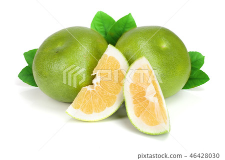 Citrus Sweetie or Pomelit, oroblanco with slices and leaf isolated on white background close-up 46428030