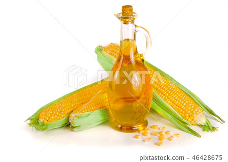 Corn oil in decanter, fresh corn cobs and grains isolated on white background Corn oil in decanter, fresh corn cobs and grains isolated on white background 46428675