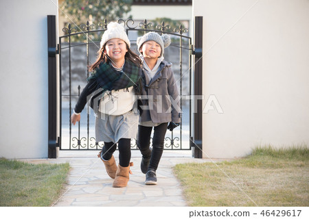 一個微笑的孩子 一個微笑的孩子 46429617