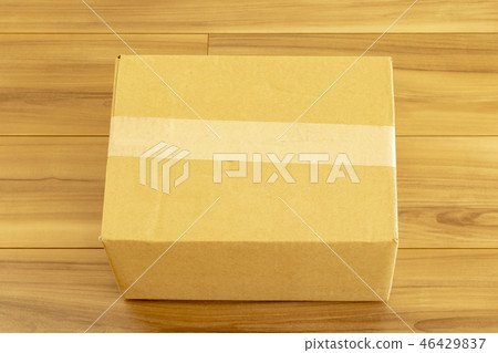New house room and cardboard box 46429837