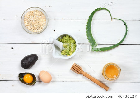 Face mask; avocado, aloe vera, egg, oatmeal, honey Face mask; avocado, aloe vera, egg, oatmeal, honey 46430127