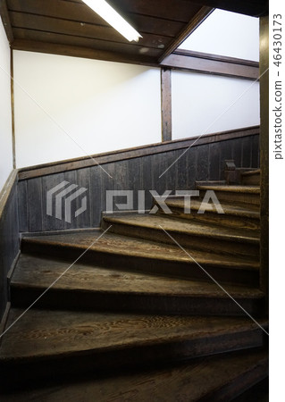 Former transitional elementary school building (historic building in Maniwa City, Okayama Prefecture (formerly Maniwa-gun Kuse Town): Corridor-style staircase 46430173