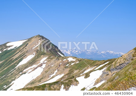 Tanigawadake mountain climbing in spring (Ojika swamp from the Tenjin ridge route, looking at Naeba mountain) 46430904