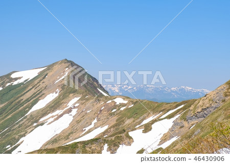 Tanigawadake在春天登山（從天神山脊路線的Ojika沼澤，看著Naeba山） 46430906
