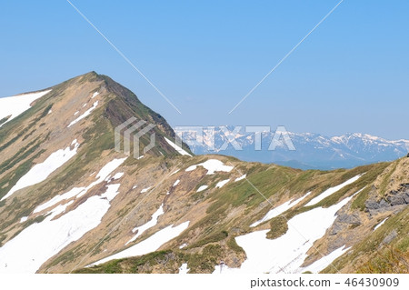 Tanigawadake在春天登山(從天神山脊路線的Ojika沼澤,看著Naeba山) Tanigawadake在春天登山(從天神山脊路線的Ojika沼澤,看著Naeba山) 46430909