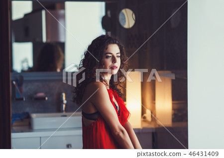Portrait of beautiful young woman Portrait of beautiful young woman 46431409