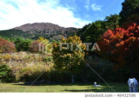 Autumn landscape of Unzendake Pond Autumn landscape of Unzendake Pond 46432586