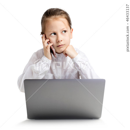 little girl with laptop 46433137