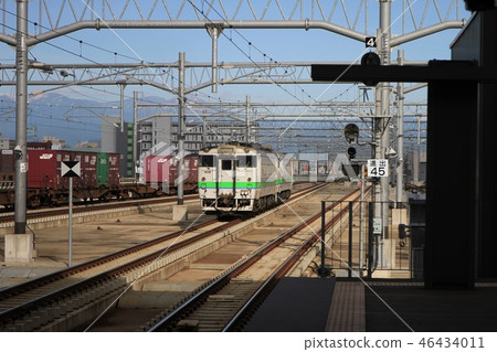One man train running away at Asahikawa Station 46434011