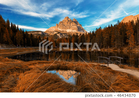 Antorno lake during late autumn with red leaves 46434870
