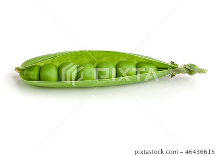 Fresh green pea pod isolated on white background Fresh green pea pod isolated on white background 46436618