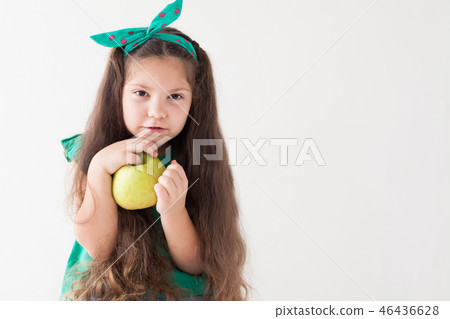 beautiful girl holding a Green Apple fruit beautiful girl holding a Green Apple fruit 46436628