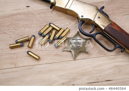 Wild west period repeating rifle with ammunition Wild west period repeating rifle with ammunition 46440564