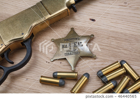 Wild west period repeating rifle with ammunition Wild west period repeating rifle with ammunition 46440565