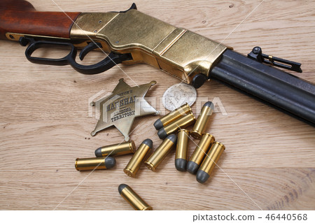Wild west period repeating rifle with ammunition Wild west period repeating rifle with ammunition 46440568