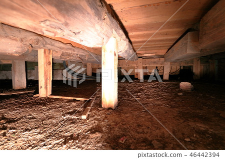 Under the floor 46442394