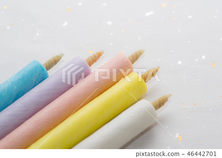 日本蠟燭5色金箔和銀箔含有紙張背景c-2左側 46442701