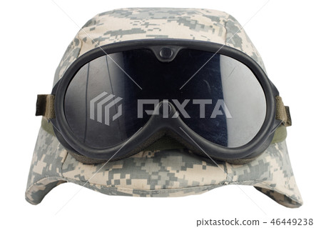 us army kevlar helmet with goggles  46449238