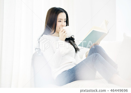 年輕的女人 46449696