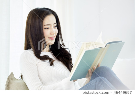 Young woman 46449697