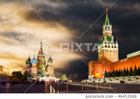 Spasskaya tower of the Kremlin at sunset on the Red Square in Moscow 46452088