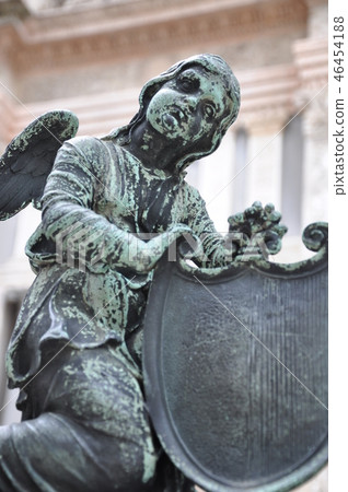 Angel sculpture on gate to cathedral in Bergamo 46454188