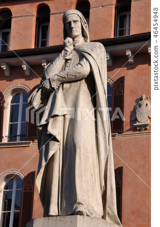 Statue of Dante Alighieri at Piazza dei Signori Statue of Dante Alighieri at Piazza dei Signori 46454948