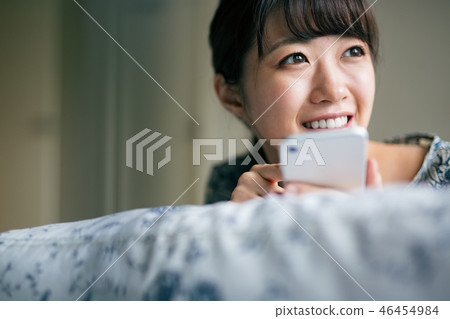 Female smartphone bed 46454984