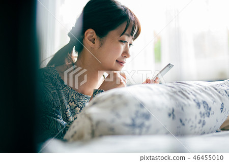 Female smartphone bed Female smartphone bed 46455010