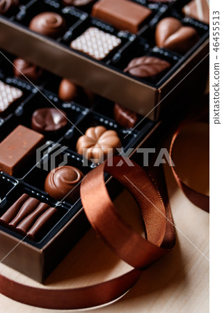 絲帶和巧克力盒子 46455513