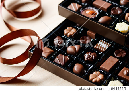 絲帶和巧克力盒子 46455515