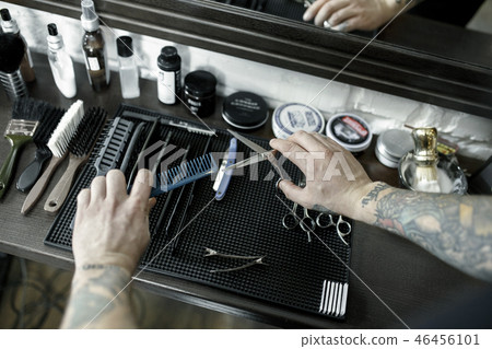 Tools for cutting beard barbershop top view. Vintage tools of barber shop on wooden background 46456101