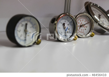 Pressure Gauges ; For air pressure checking 46456410