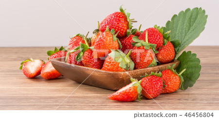 Grass melon water fruit winter heaven winter tree head background strawberry strawberry strawberries 46456804