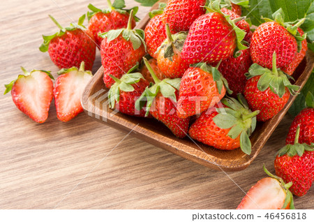 Grass melon water fruit winter heaven winter tree head background strawberry strawberry strawberries 46456818