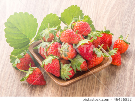 Grass melon water fruit winter heaven winter tree head background strawberry strawberry strawberries 46456832