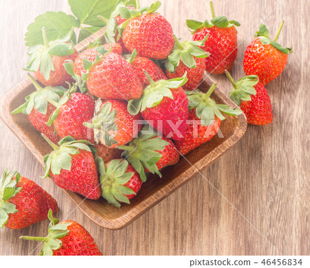 Grass melon water fruit winter heaven winter tree head background strawberry strawberry strawberries 46456834