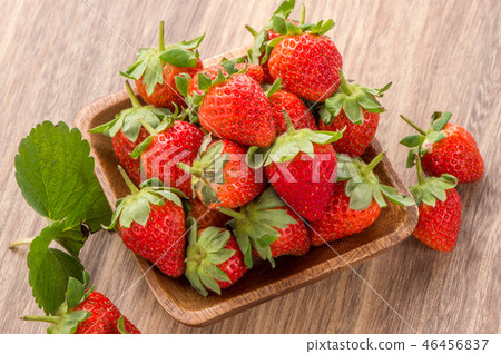 Grass melon water fruit winter heaven winter tree head background strawberry strawberry strawberries 46456837