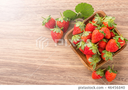Grass melon water fruit winter heaven winter tree head background strawberry strawberry strawberries 46456840