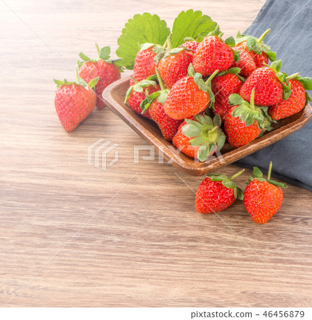 Grass melon water fruit winter heaven winter tree head background strawberry strawberry strawberries 46456879