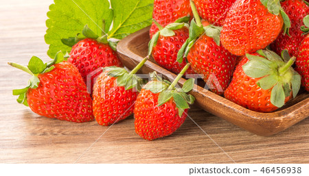 Grass melon water fruit winter heaven winter tree head background strawberry strawberry strawberries 46456938