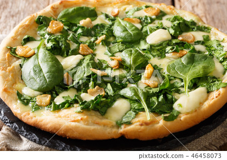 Homemade low-calorie pizza with fresh spinach 46458073