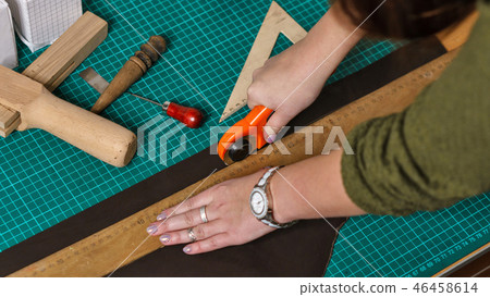 Tanner cuts off leather blank 46458614