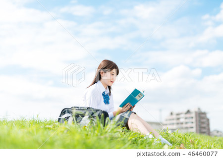 高中女生高中學生閱讀 46460077
